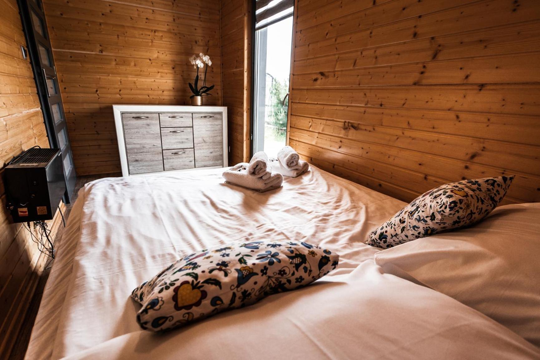 Osada Skoczkowo Komfortowe Domki Z Jacuzzi Nad Jeziorem- Sauna- Balia- Prywatny Staw Wedkarski Podiazy Exterior photo